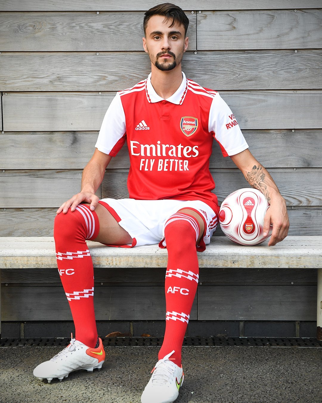 英超赛程吃紧，塞维利亚冲刺阶段复出首秀，质疑声仍在，团队化学反应显著的简单介绍-JIUYOU